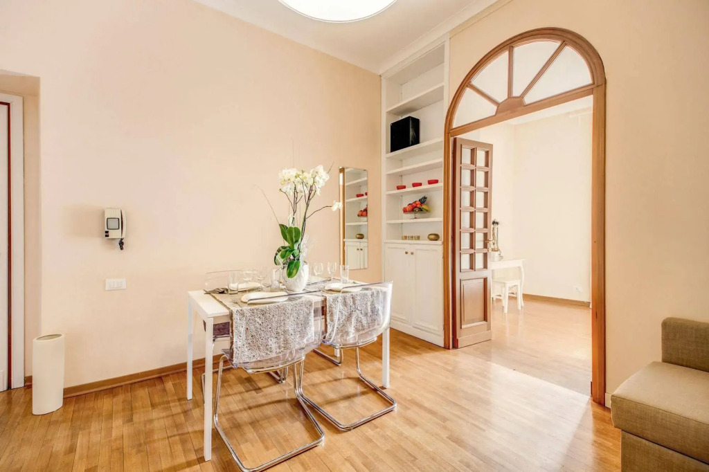 Elegant Apartment Behind the Colosseum