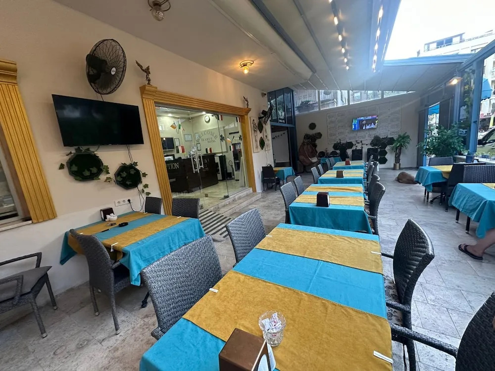 Ikarus Hotel