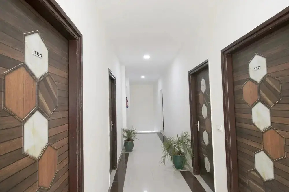 Crown Resort And Restaurent by OYO Rooms