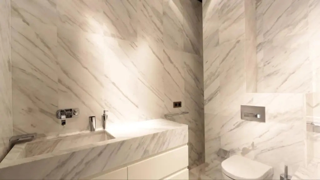 110 m2 golden square, renovated, 20metres croisette, parking private