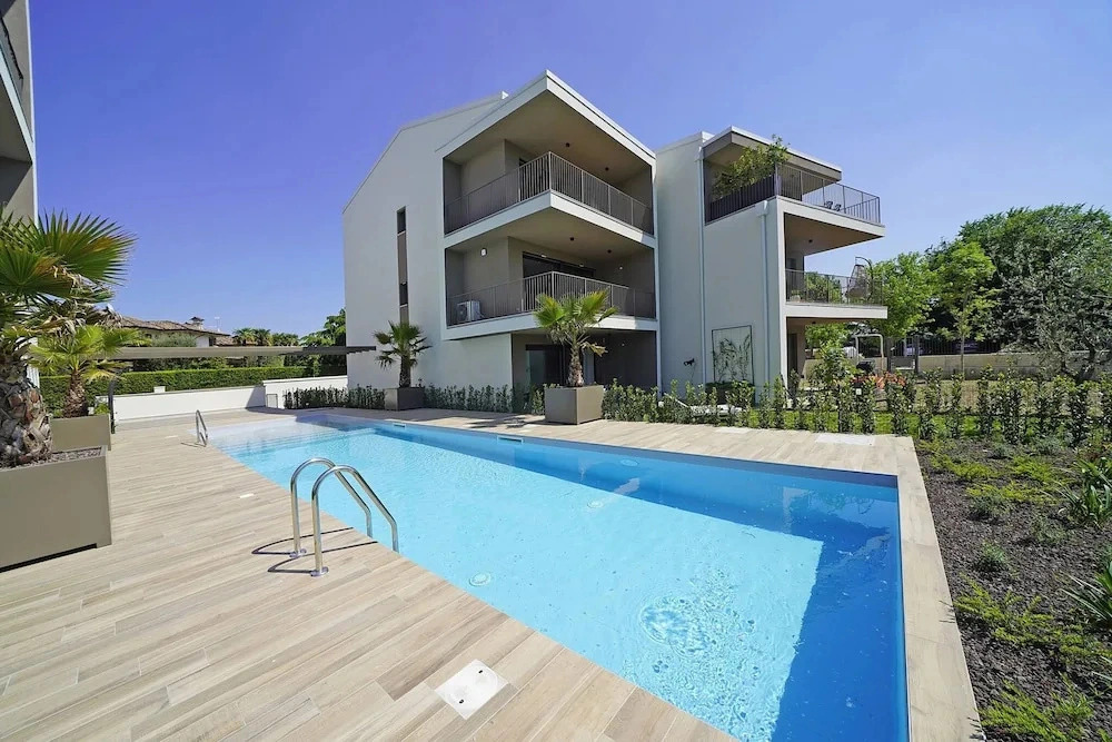 Lagolux in Sirmione With 2 Bedrooms and 2 Bathrooms