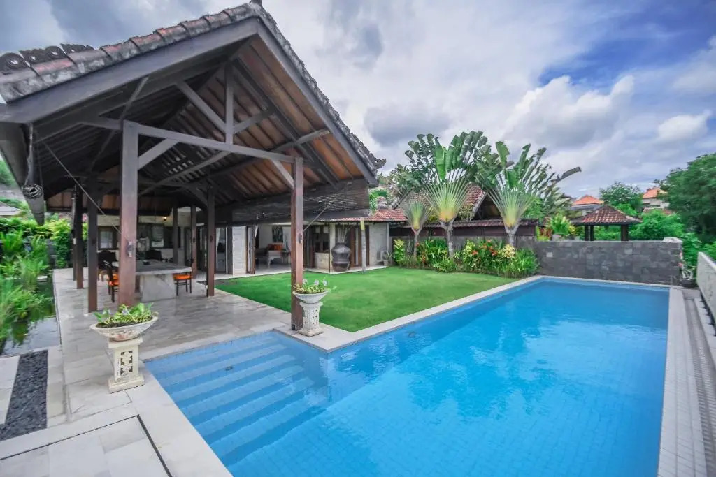 Tropical Villa Asmara - 400sqm Garden Oasis with large Pool and Scenic Views