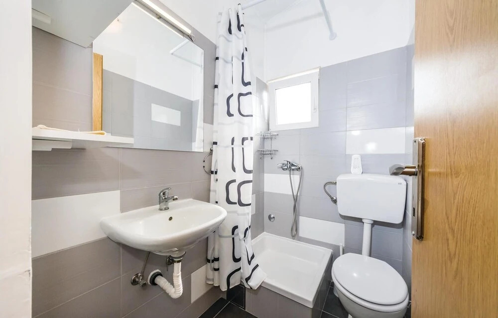 Beautiful Apartment in Maslenica With 3 Bedrooms and Wifi
