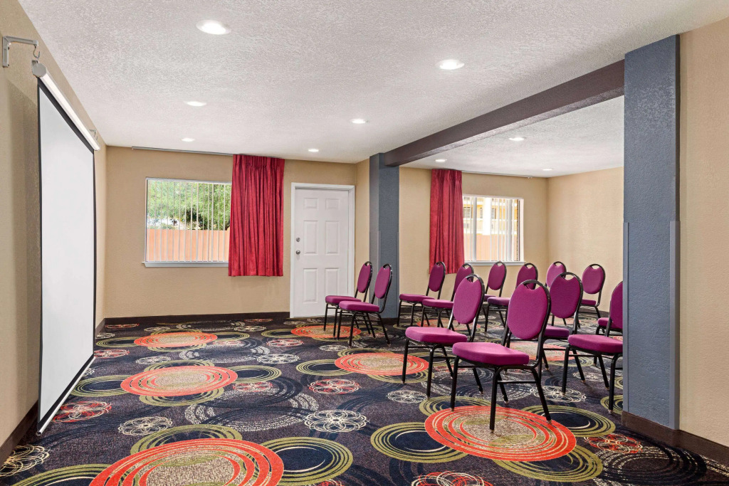 Ramada by Wyndham San Antonio Near SeaWorld - Lackland AFB