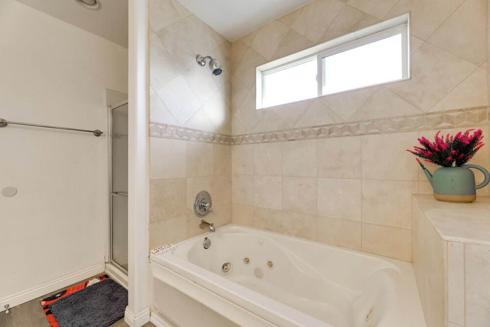 Great Location & Free Extras! Bellflower Stay