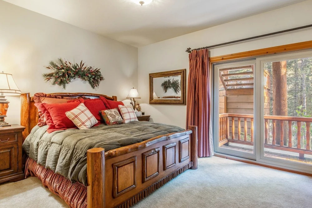 New Listing! Custom Miracle Mountain Lodge W/ AC Home