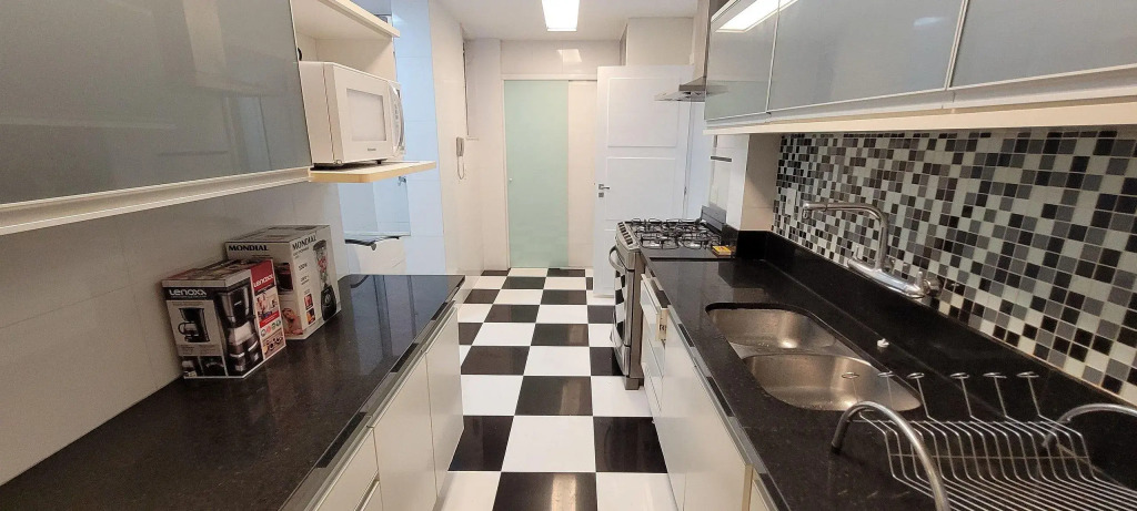 Amplo apartamento Avenida Atlantica