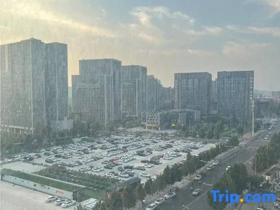 Summer Hotel (Zhengzhou High-tech National University Science and Technology Park East Branch)