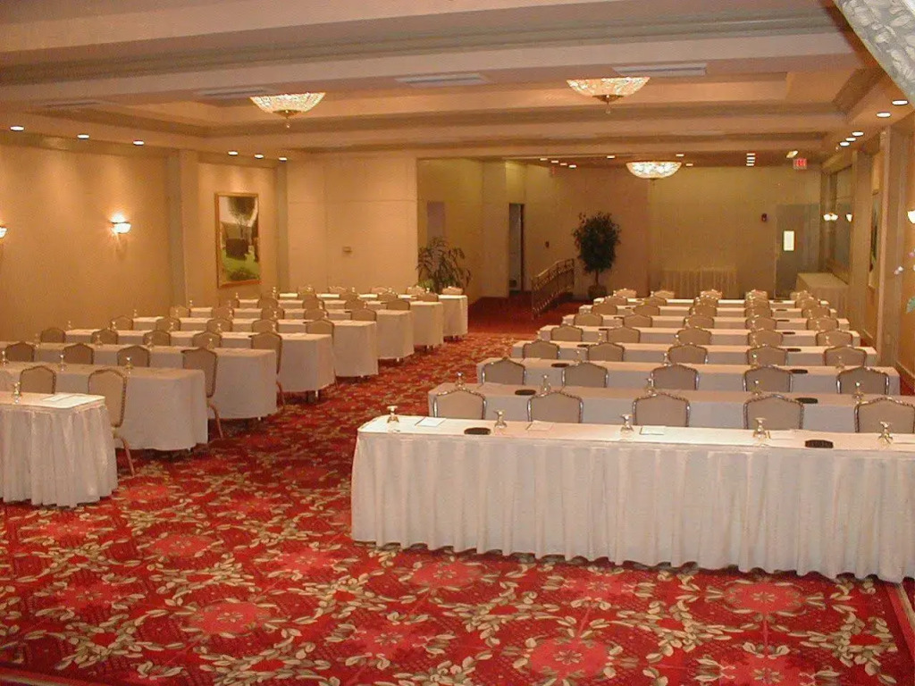 The Colonnade Hotel