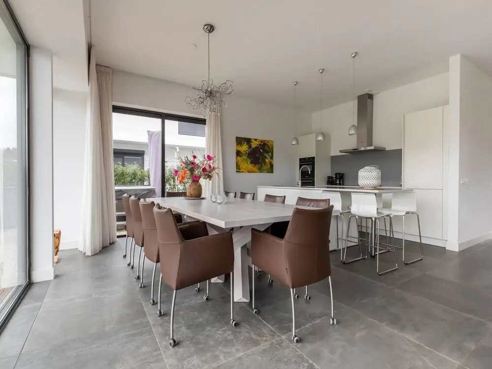 Brand new Luxury Villa on a Small-scale Park