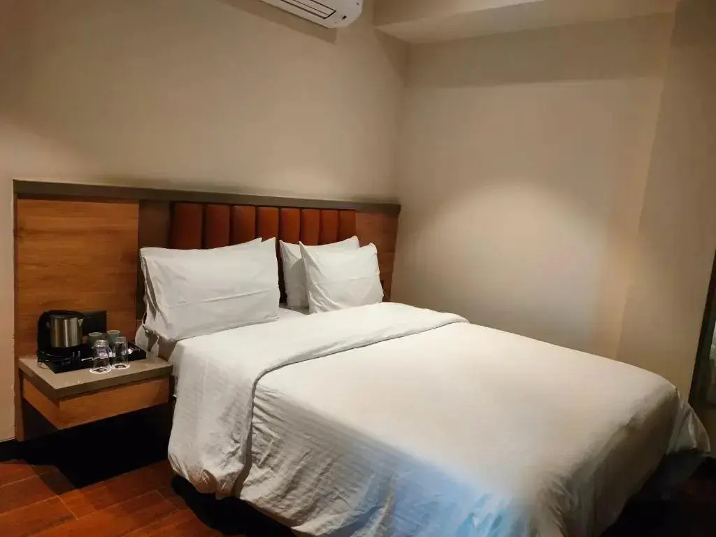 Hotel Season 4 -3-star hotel