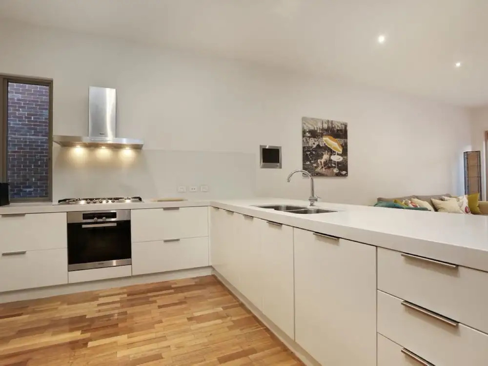 Kew Luxurious Townhouse