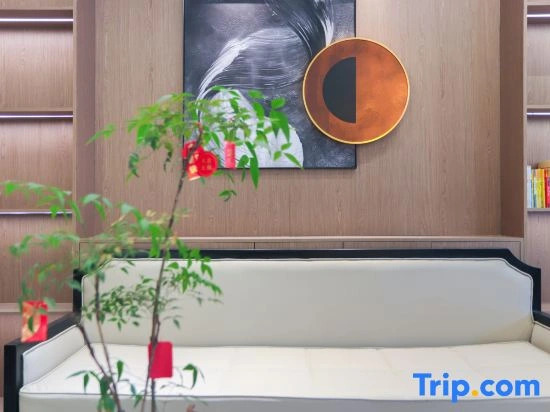 Manzhou Hotel