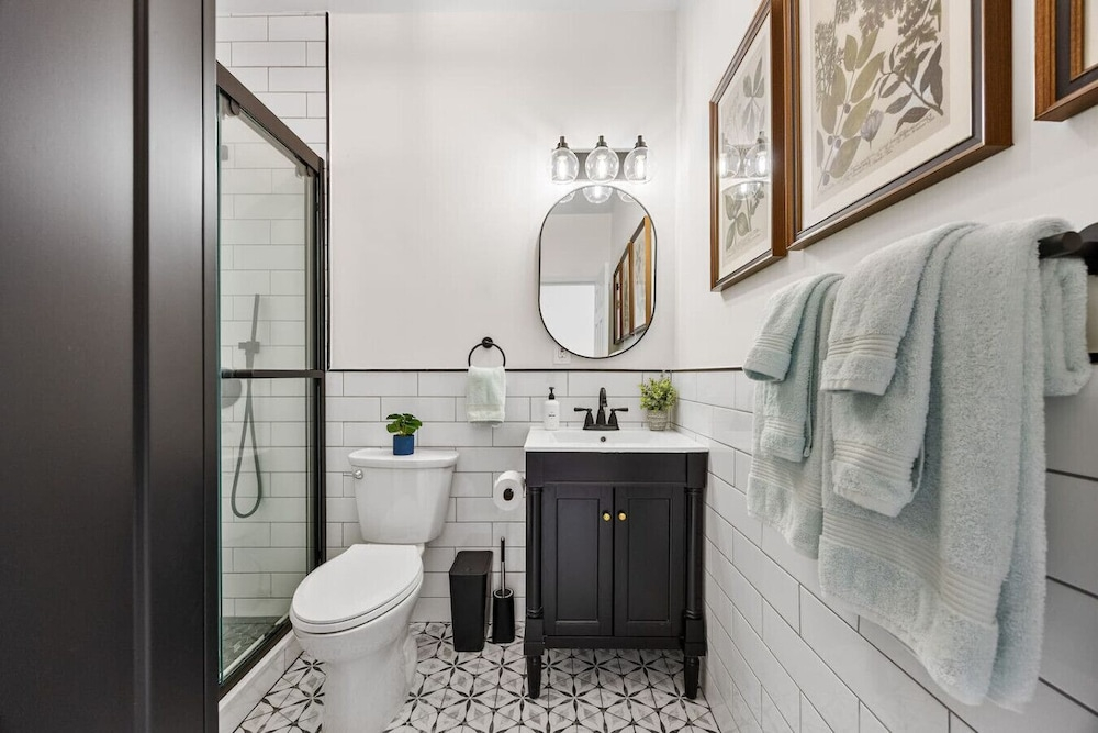 3 Bedroom Brownstone Near Subway & Columbia Uni