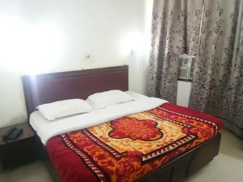Hotel Moti Mahal by MTMC Rooms