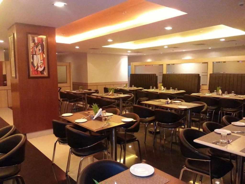 Hyphen Grand Hotel