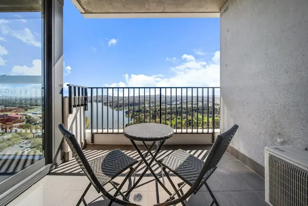 Chic 1-bed With Stunning Lake View & Indoor Pool