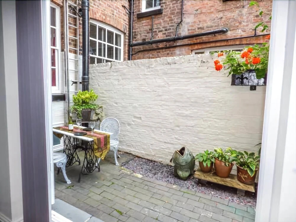 Courtyard Apartment
