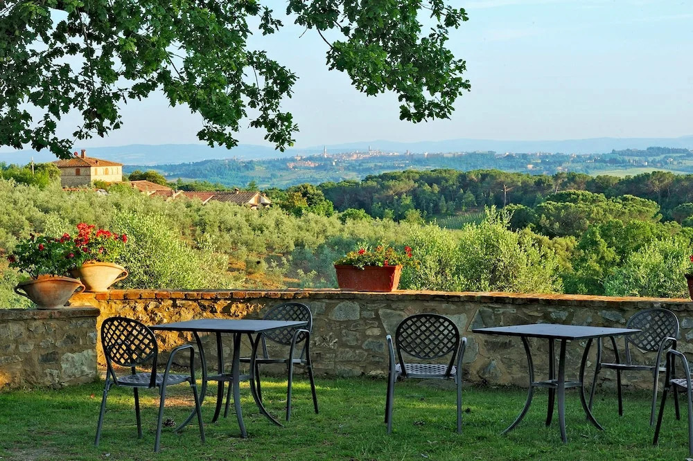 Tuscan Apartment on Winery Estate