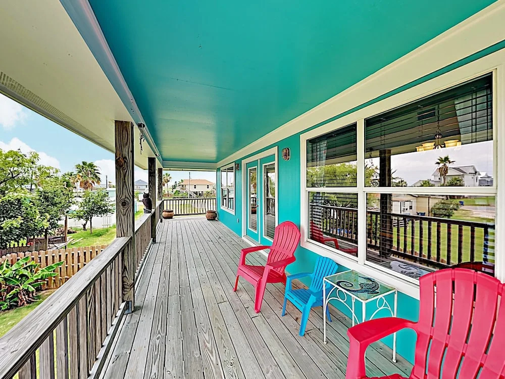 New Listing! Stilted : Bay Views, Fenced Yard 3 Bedroom Home