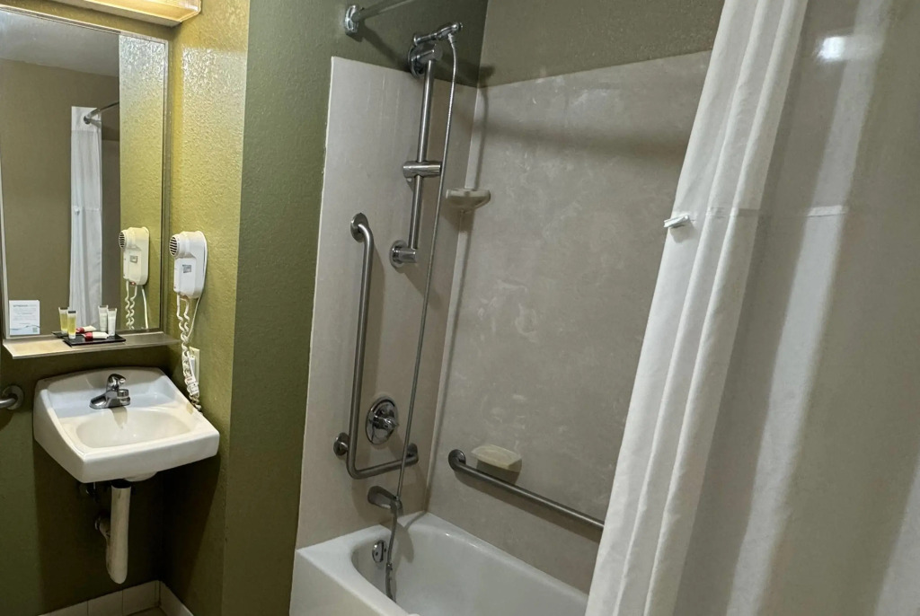 Super 8 by Wyndham New Cumberland