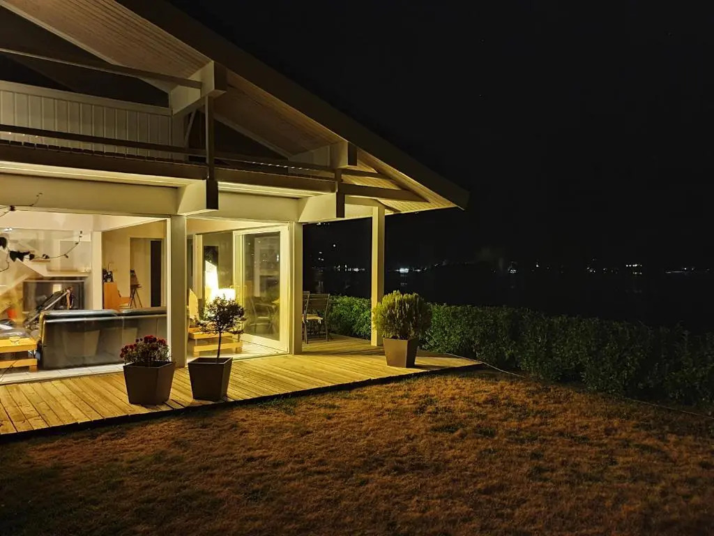 Maison Lacustre - Maison contemporaine avec vue panoramique sur le lac dAnnecy