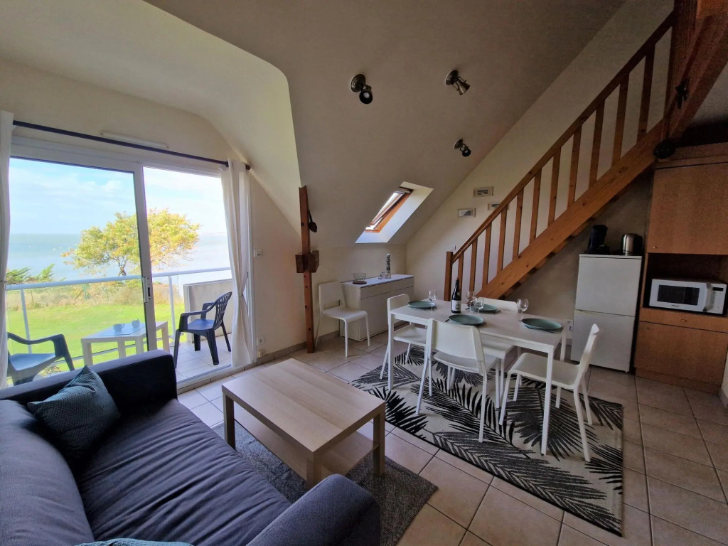 Bright 2 bedroom apartment with balcony with direct beach access, Mesquer