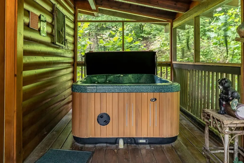 Relaxing Eagles Ridge Getaway Hot Tub