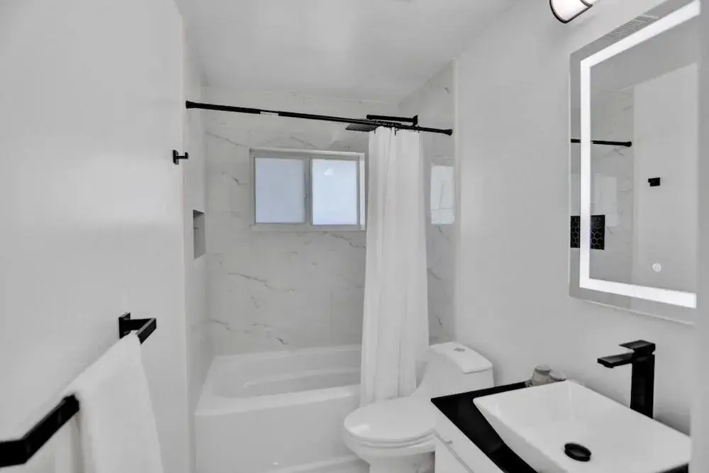 Just Listed! Newly Remodeled 3/2 Pool Home 3 Bedroom Home by Redawning