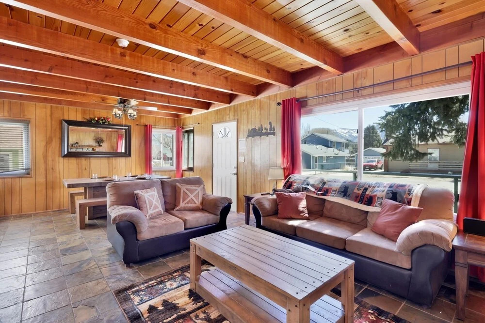 2114-the Cabin 3 Bedroom Home by Redawning