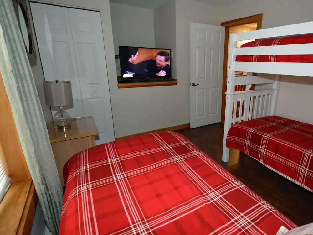 2 Br: Camp 4 # 21