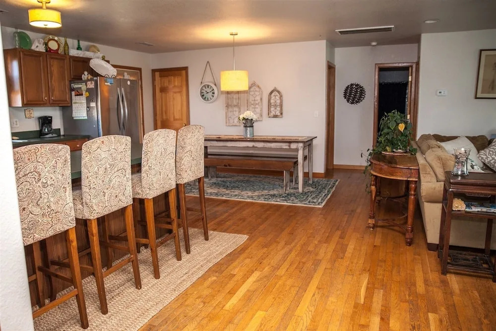 Austin's Pointe 4 Bedroom Cottage by RedAwning