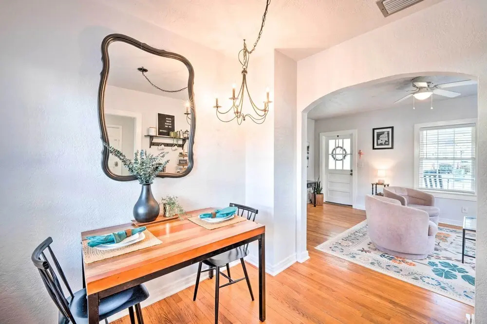 ~ 12 Mi to Disney: Downtown Winter Garden Cottage!