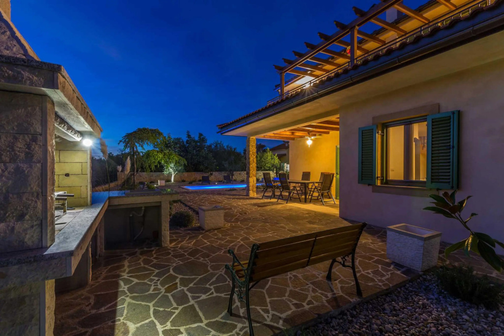 Rustic Villa Bellamare