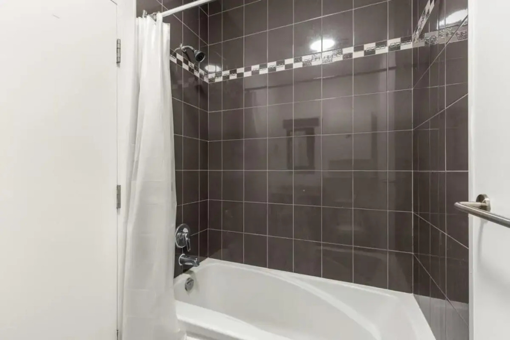 M11 The Simpsons Suite 3BR in The Heart of MTL