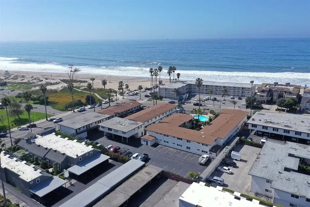 Beautiful 1 Bed Beach Condo #122 1 Bedroom Condo by RedAwning