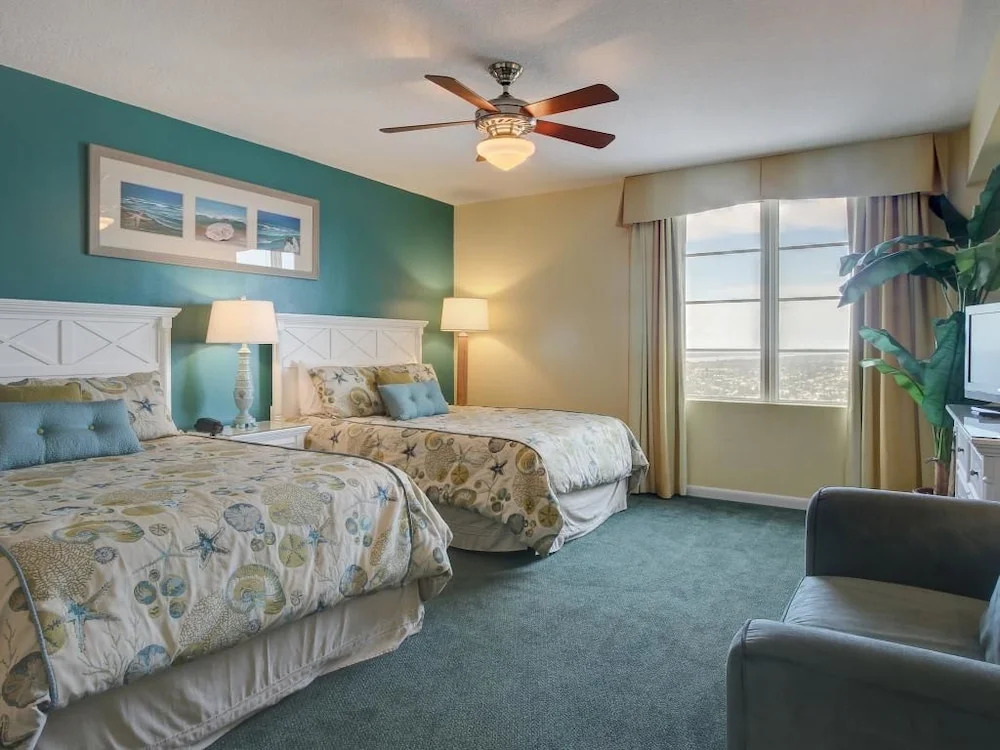 Ocean Walk 2430