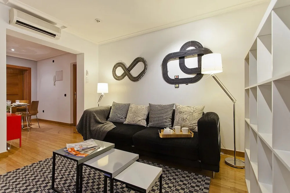Fuencarral Apartments by Flatsweethome