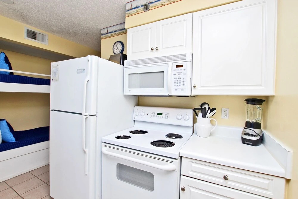 Tradewinds 901 by Youngs Suncoast