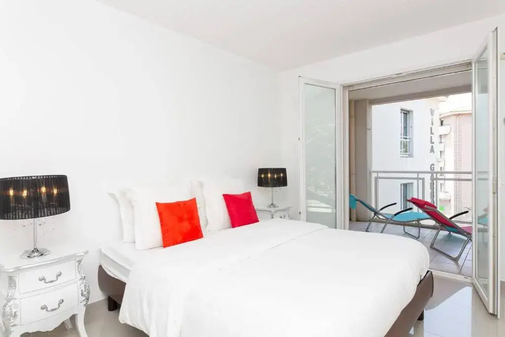 Martinez Hotel Area: Modern 3 Bedrooms W/ Terrace
