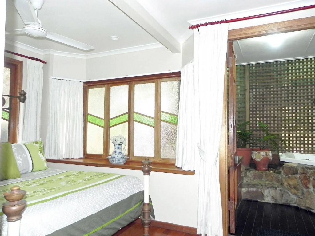 Airlie Waterfront Bed & Breakfast