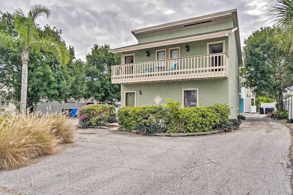 Updated Apartment Walking Distance to Venice Beach