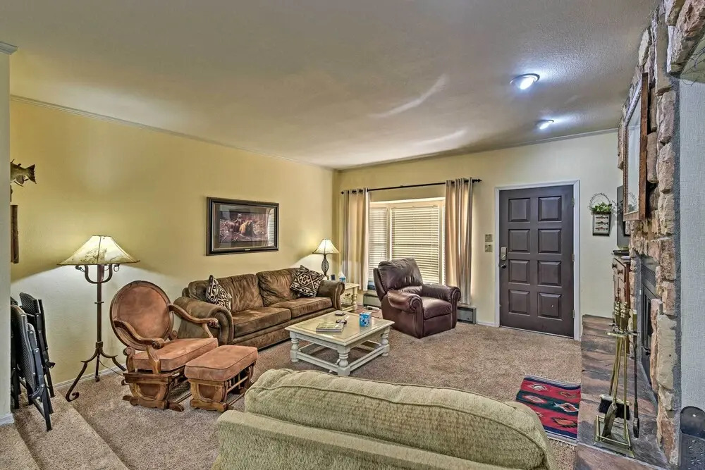 Red River Townhome With Balcony & Mtn Views!