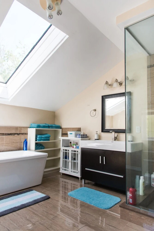 Beautiful Downtown House by Easyhosts