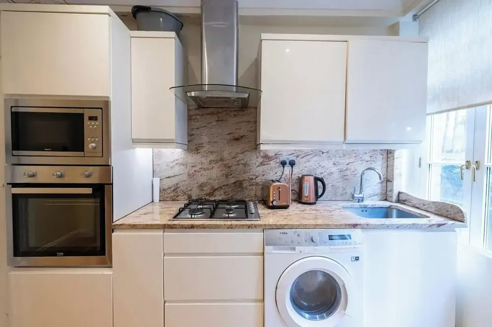 Chic London Apartment in Brown Hart Gardens