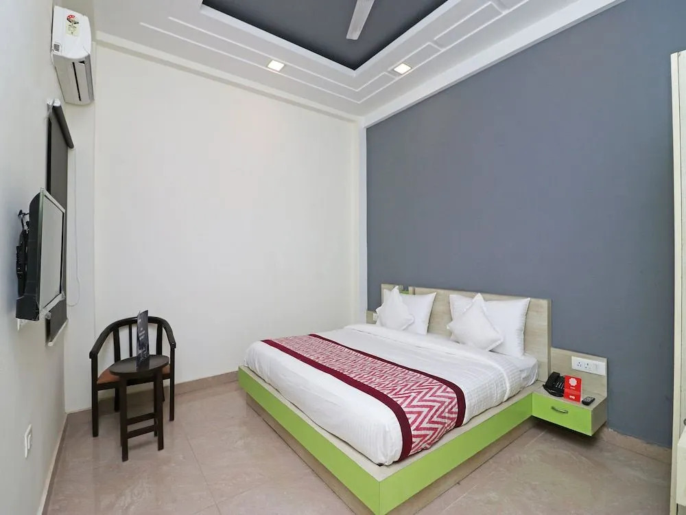 OYO 10668 Hotel Viditva 3