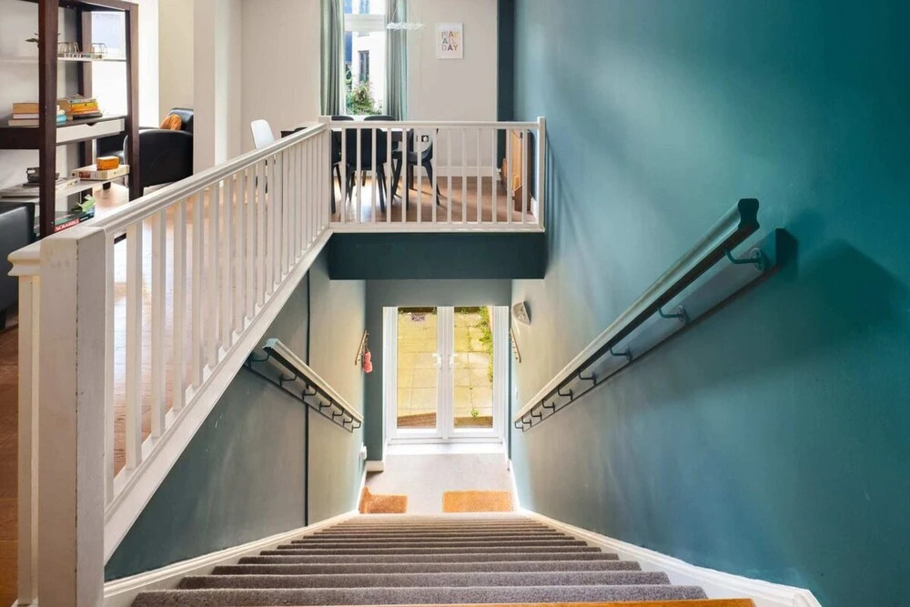 Beautiful & Vibrant 2BD Home w/ Balcony - Hackney!
