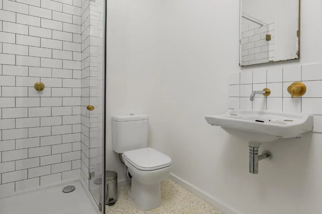 Wolroy House Apartments