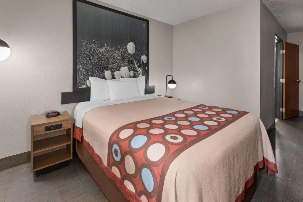 Super 8 by Wyndham Kent/Akron Area