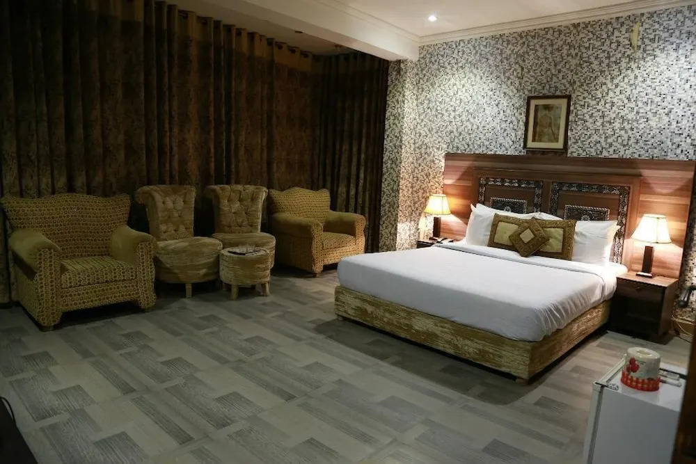 Safari Hotel Mall Road